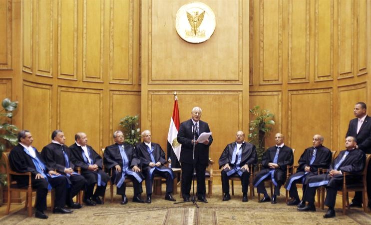 المستشار عدلي منصور يلقي كلمة بعد تاديته اليمين الدستورية رئيسا لمصر امس رويترز