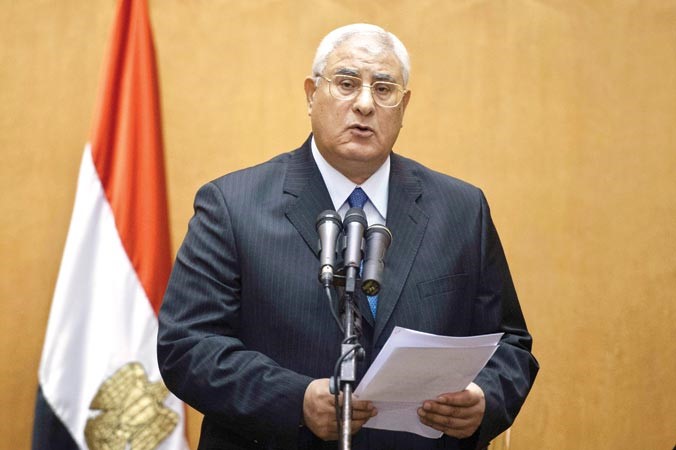 المستشار عدلي منصور يؤدي اليمين الدستورية رئيسا للمرحلة الانتقالية في مصرافپ