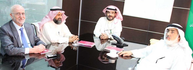  سعيد توفيقي واعضاء الندوة