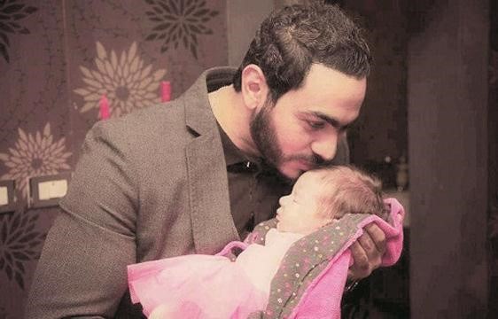 تامر حسني مقبلا ابنته تاليا﻿