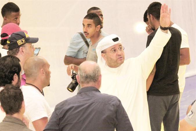 الشيخ طلال المحمد يعطي توجيهاته الاخيرة قبل حفل الافتتاح
﻿