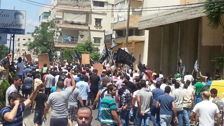تظاهرات في شوارع صيدا بعد صلاة الجمعة امس محمود الطويل