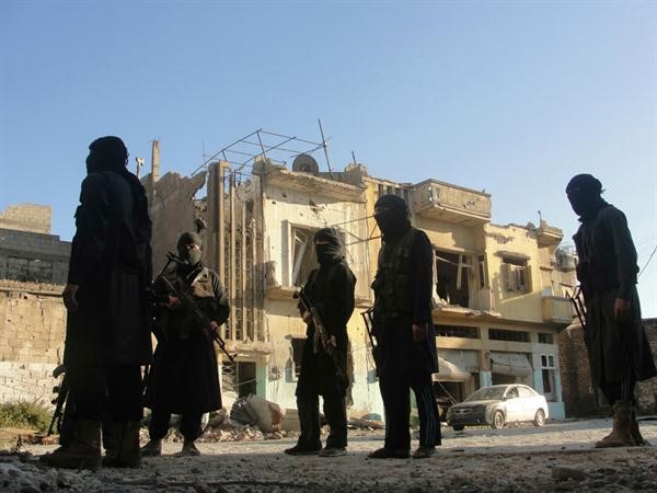 عناصر من جبهة النصرة في حمص القديمة 	رويترز﻿