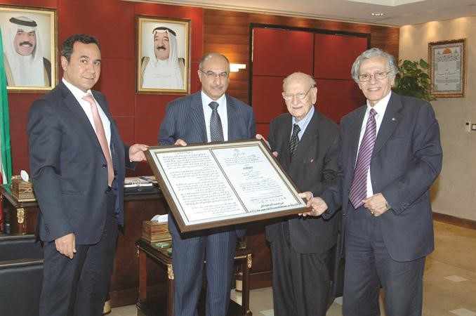  درشيد الحمد يسلم دعبدالرحمن الشرنوبي الوثيقة النادرة لتاريخ علاقات البلدين ﻿