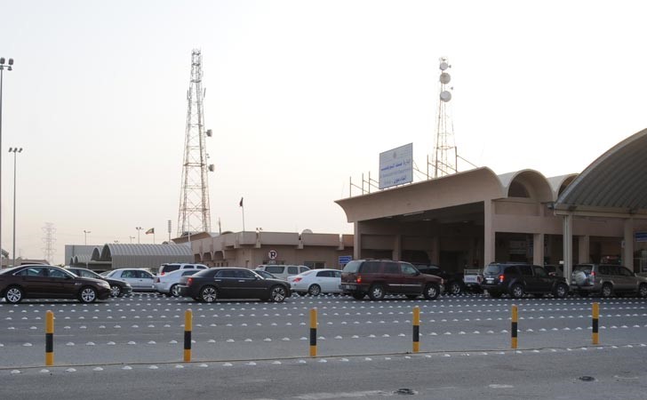 4 خليجيين أهانوا رجال منفذ النويصيب وضربوا أحدهم بعجرة