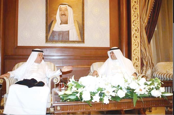الشيخ طلال المحمد مستقبلا الشيخ عيسى بن راشد