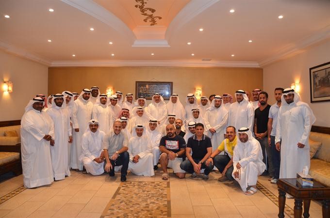 مرشح الدائرة الثالثة عبدالله المعيوف متوسطا عددا من خريجي جامعات اسيا
