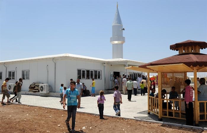 المسجد الذي تم بناؤه في المخيم