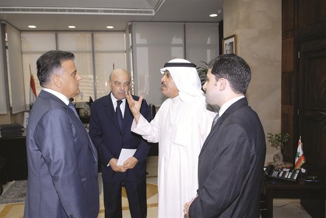 وحديث جانبي بين اللواء ابراهيم والزملاء عدنان الراشد ومحمد الحسيني وعمر حبنجر	 محمود الطويل﻿