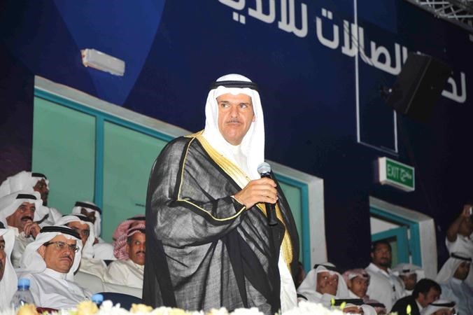 الشيخ سلمان الحمود ممثل راعي الحفل يعلن افتتاح البطولة