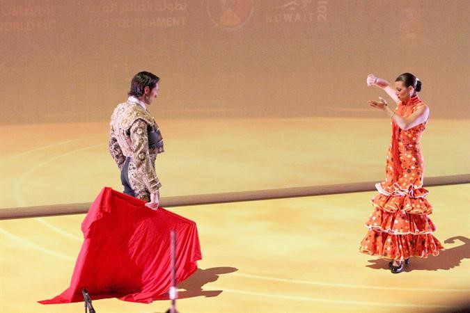 مصارعة الثيران في الفقرة الاسبانية