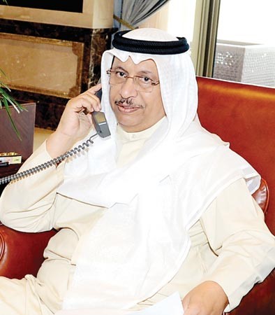 سمو رئيس الوزراء الشيخ جابر المبارك مهنئا المتفوقين عبر الهاتف