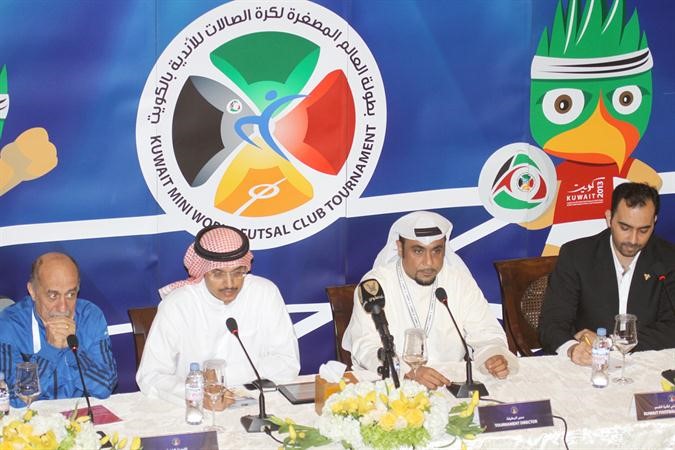 خالد حبيب والزميل مرزوق العجمي في المؤتمر الصحافي