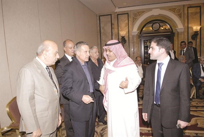 مستشار الرئيس الفلسطيني نبيل ابو ردينة متوسطا الزملاء عدنان الراشد ومحمد الحسيني وعمر حبنجر