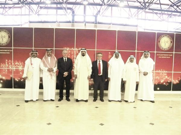 لقطة جماعية عقب توقيع العقد