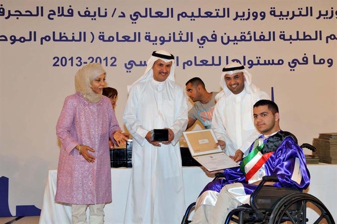 تكريم احد الطلبة من فئة ذوي الاحتياجات الخاصة	متين غوزال﻿