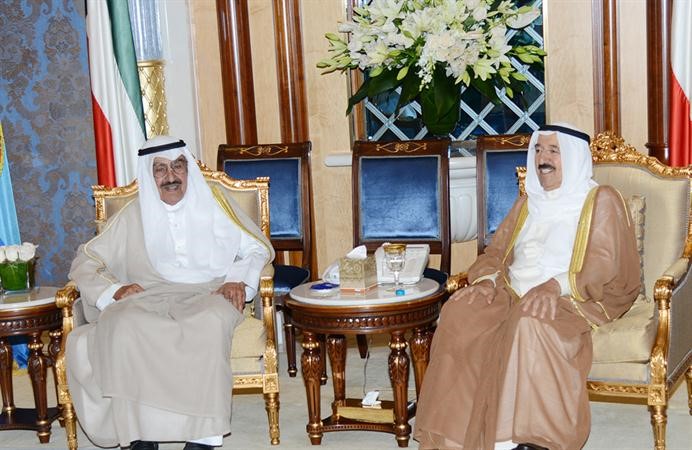 صاحب السمو الامير االشيخ صباح الاحمد مستقبلا الشيخ مبارك عبدالله الاحمد ﻿