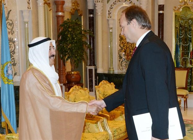 صاحب السمو الامير الشيخ صباح الاحمد مستقبلا السفير الالماني اويجن فولفارت﻿