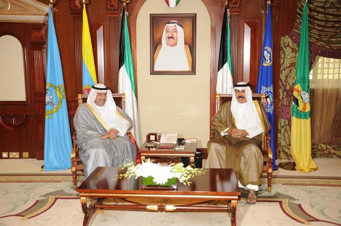 سمو ولي العهد الشيخ نواف الاحمد مستقبلا الشيخ احمد الفهد﻿