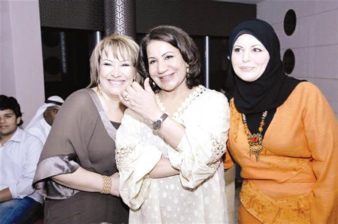 عبير مع الفنانة القديرة سعاد عبدالله والفنانة هدى حسين﻿