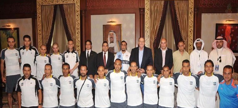 فريق المقاصة المصري لدى وصوله وفي استقباله خالد حبيب