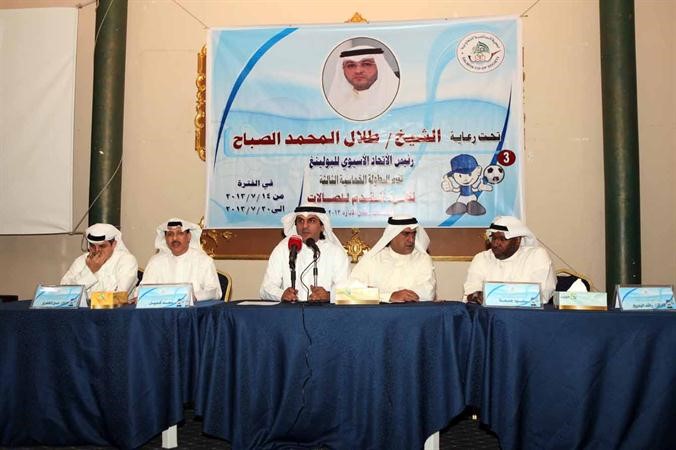 عبدالرحمن الشراح يتوسط الحضور 