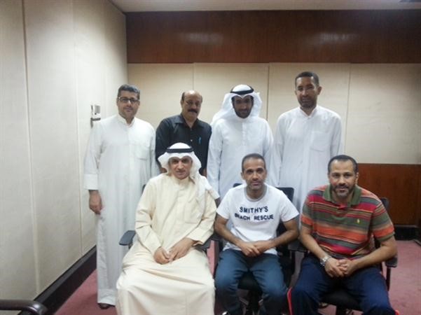 طاقم البرنامج في صورة جماعية