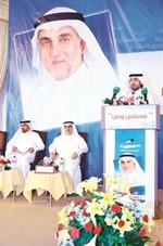 عريف الندوة اثناء افتتاح مقر مرشح الدائرة الثانية احمد لاري