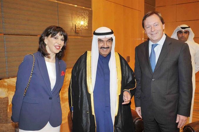 سمو الشيخ ناصر المحمد وندى يافي وفرانك بيكر﻿