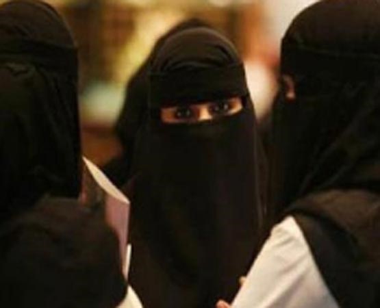 تواجد ثلاث ممرضات سعوديات مصادفة بموقع حادث مروري ينقذ شاباً من الموت