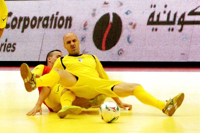 لاعبان من ايردر الفرنسي في التدريب ﻿