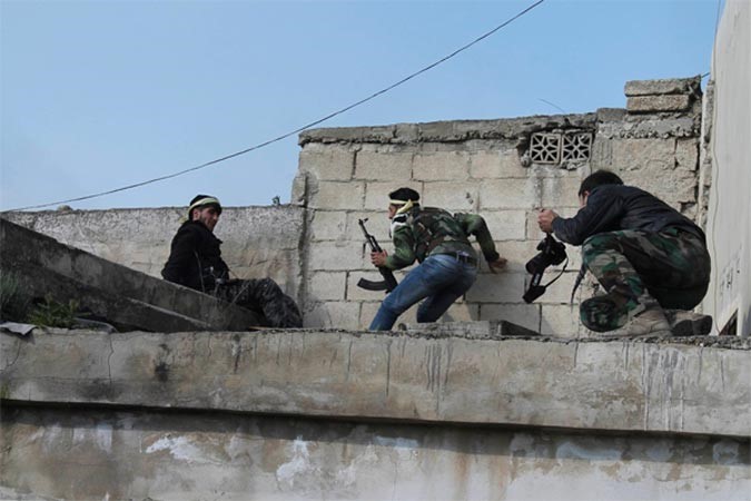 سكان في حلب يطالبون الجيش الحر بمساعدة أحياء يسيطر عليها النظام