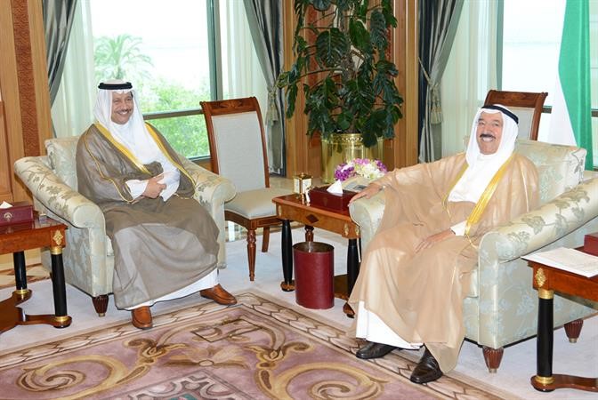 صاحب السمو الامير الشيخ صباح الاحمد مستقبلا سمو رئيس الوزراء الشيخ جابر المبارك