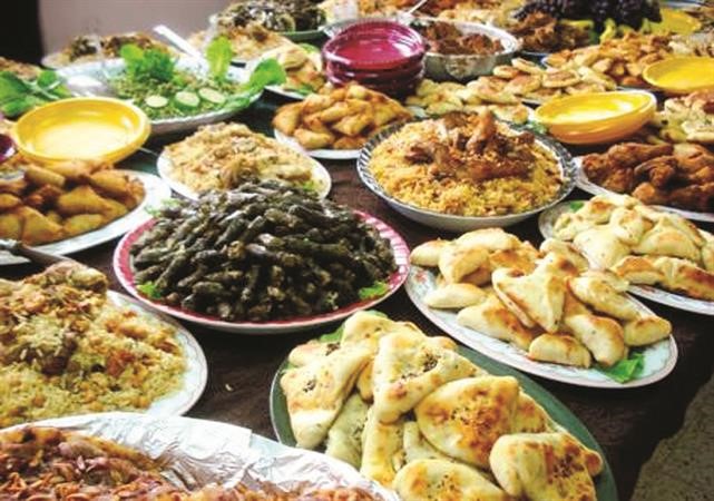 الإمارات تنضم إلى «غينيس» بأطول مائدة إفطار
