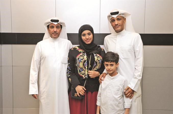 المتفوقة حصة عبدالله مرزوق المطيري تتوسط اسرتها فريال حماد