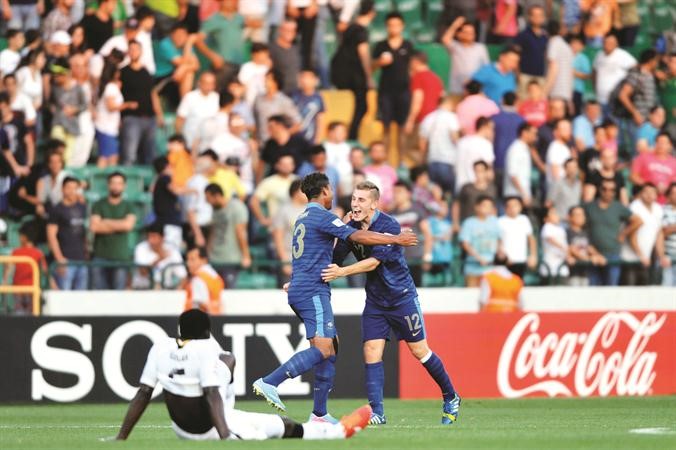 فرحة لاعبي فرنسا بالفوز على غانا والتاهل لنهائي مونديال الشباب افپ
