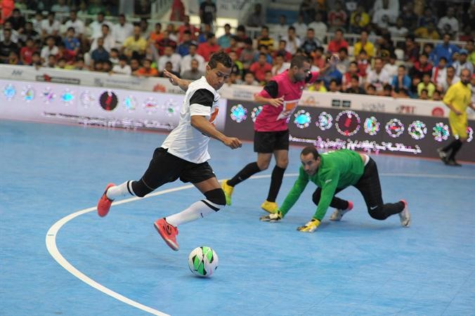 غزارة تهديفية في اليوم الثاني ويظهر احد اللاعبين في طريقه لتسجيل هدف