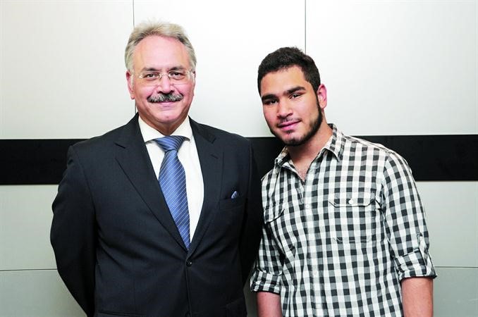 خالد احمد ووالده
