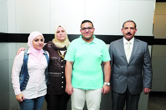 مهاب عمرو مع اسرته