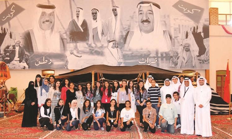 صورة جماعية للمتدربين في برنامج الوطني للتدريب الصيفي خلال زيارتهم الميدانية الى متحف العثمان