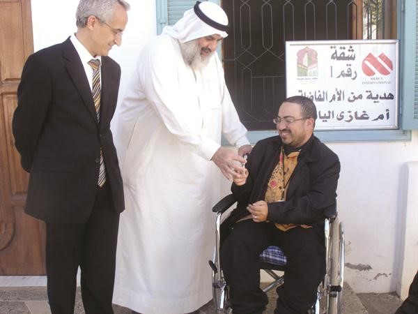 يسلم على رجل قعيد﻿