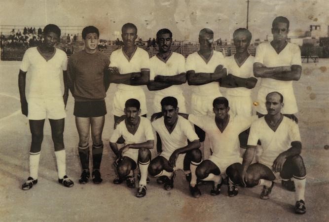 فريق نادي الكويت الرياضي في صورة قديمة