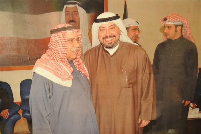الشيخ طلال الفهد مع احمد القندي بنادي الكويت