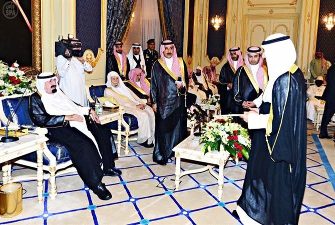 خادم الحرمين الشريفين الملك عبد الله بن عبدالعزيز يتسلم اوراق اعتماد السفير الشيخ ثامر الجابر﻿