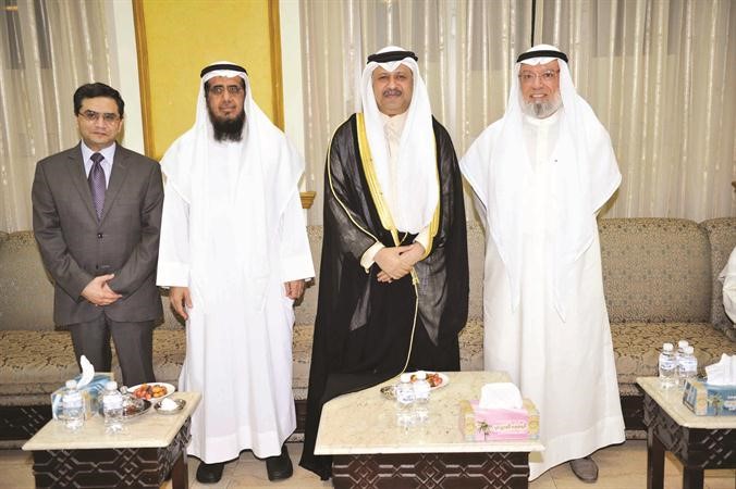 احمد باقر والسفير القطري عبد العزيز الفهيد