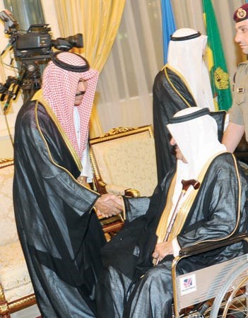 سمو ولي العهد الشيخ نواف الاحمد يتلقى التهاني بحلول رمضان