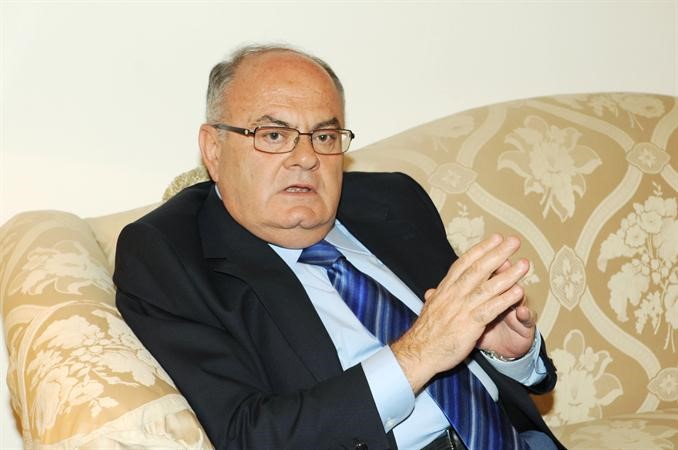 السفير اللبناني دخضر حلوي	قاسم باشا﻿