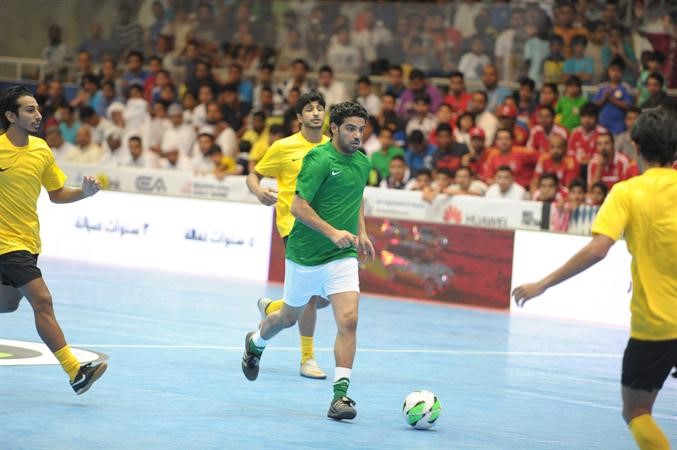 احمد موسى ينطلق بالكرة في لقاء الدربي﻿