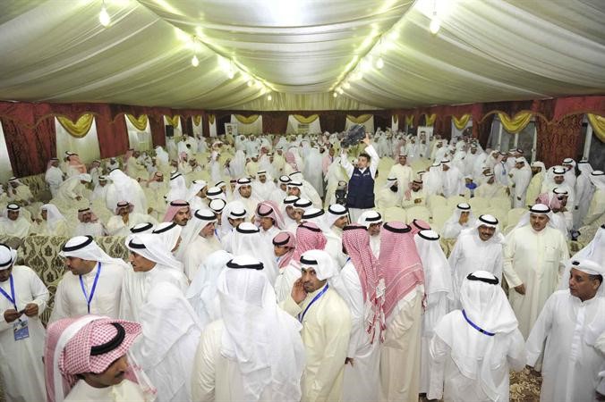 ناخبو الدائرة الخامسة يحتشدون في مقر سعود السبيعي هاني عبدالله