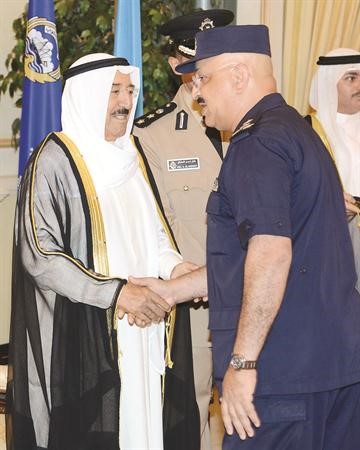 صاحب السمو الامير يتلقى التهنئة من العميد احسان العويش﻿